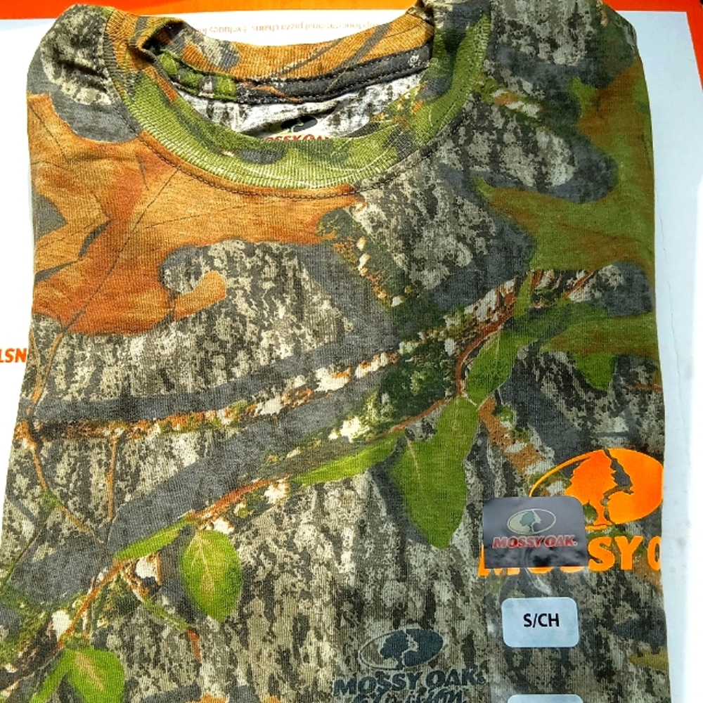 Adult short sleeve Mossy Oak Obsession camouflage small T Shirt new with tags